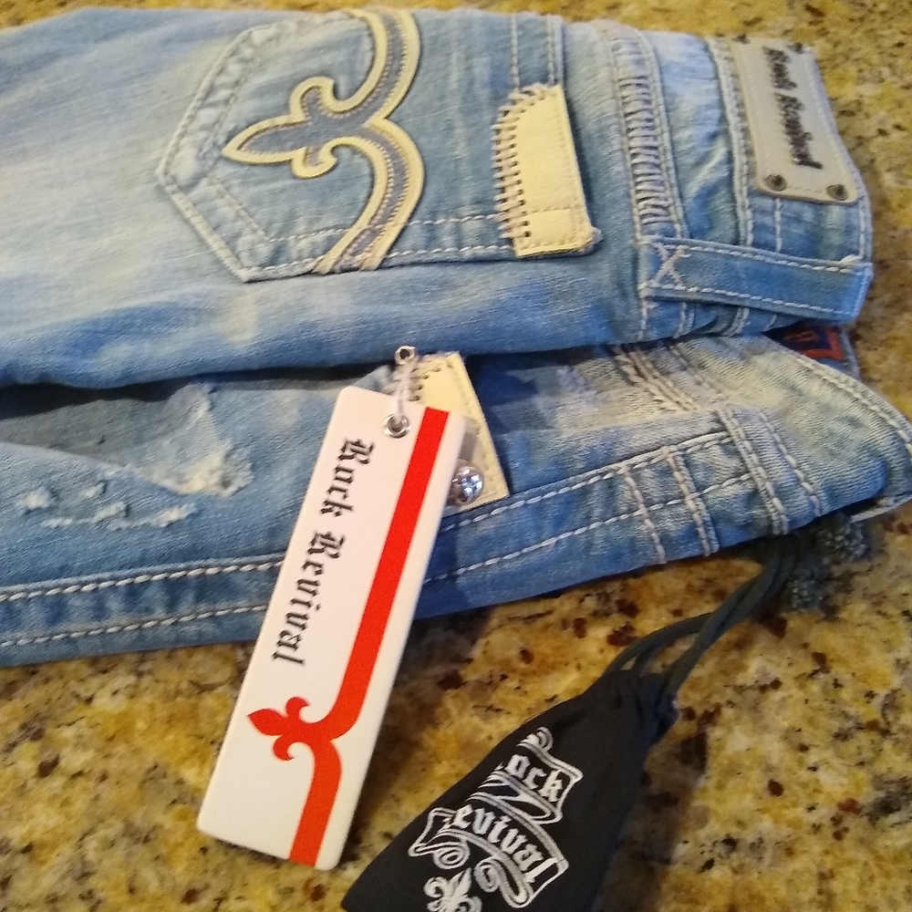 Brand new rock and revival capris .